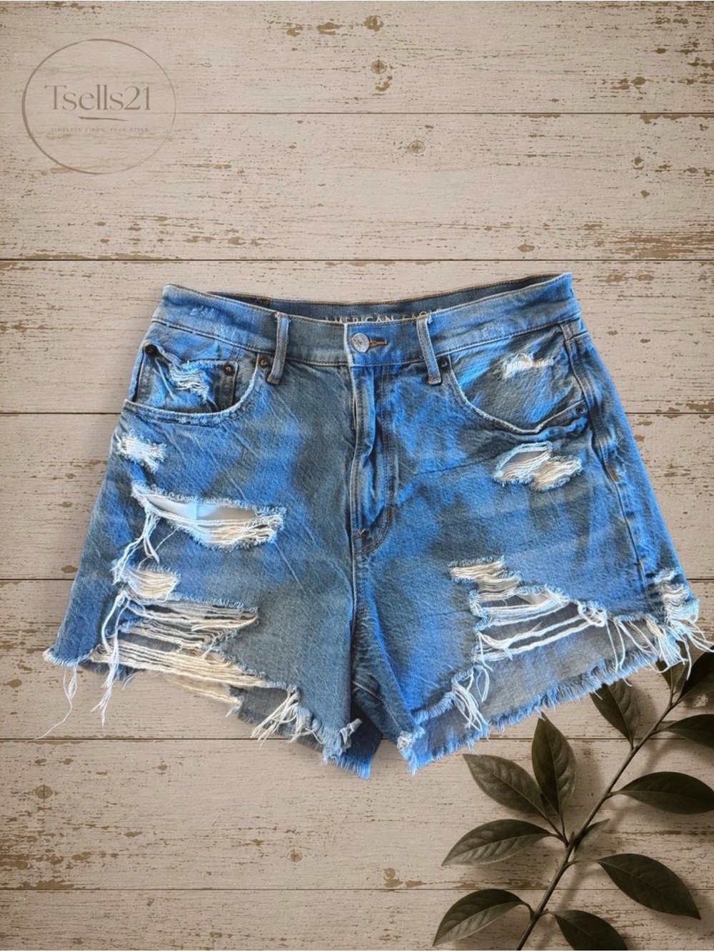 American Eagle Highest Rise '90s Boyfriend Distressed Denim Shorts - Size 6